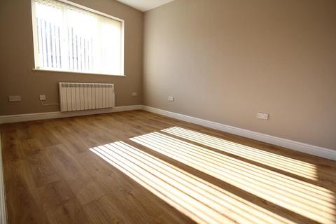 3 bedroom bungalow to rent, Pine Close, Merridale, Wolverhampton