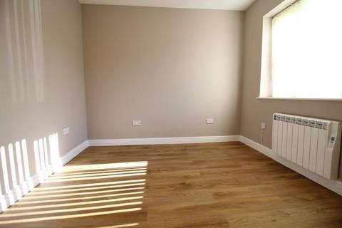 3 bedroom bungalow to rent, Pine Close, Merridale, Wolverhampton
