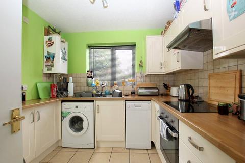 3 bedroom semi-detached house to rent, Foxglove Close, Abbeymead, Gloucester, GL4
