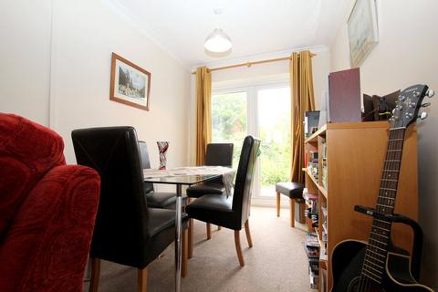 3 bedroom semi-detached house to rent, Foxglove Close, Abbeymead, Gloucester, GL4