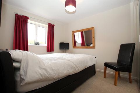 3 bedroom semi-detached house to rent, Foxglove Close, Abbeymead, Gloucester, GL4