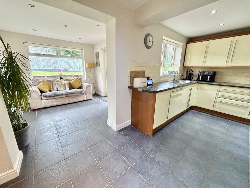 Kitchen / Breakfast Room
