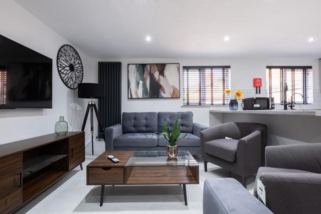 This stylish living room features modern furnis...