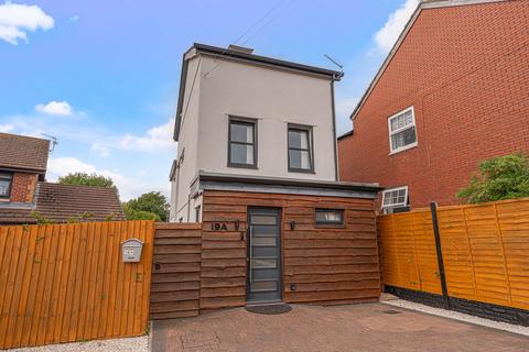 3 bedroom detached house for sale - The Avenue, Caldicot, NP26