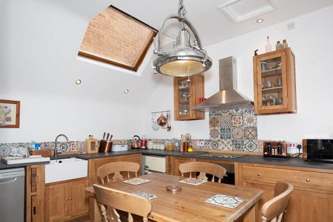 2 bedroom apartment for sale, The Square, Warwickshire CV8