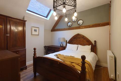 undefined, The Square, Warwickshire CV8