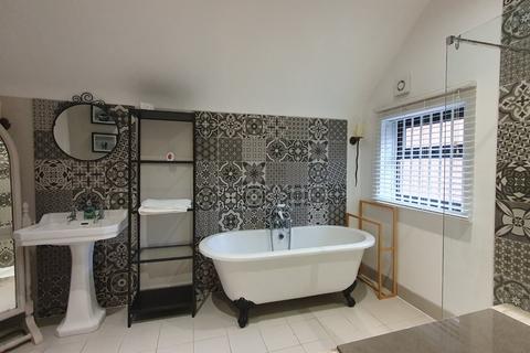 undefined, The Square, Warwickshire CV8