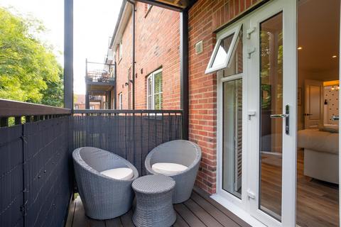 2 bedroom flat for sale, Priory Court, Carmelite Road, Aylesford