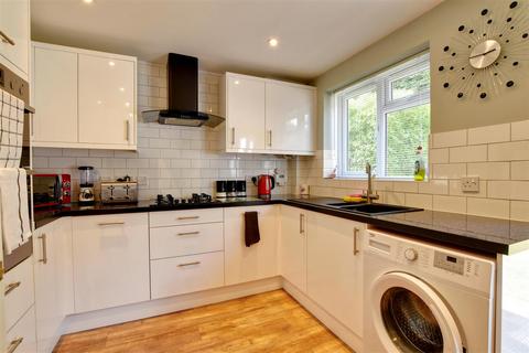 3 bedroom detached house for sale, Farleys Way, Peasmarsh