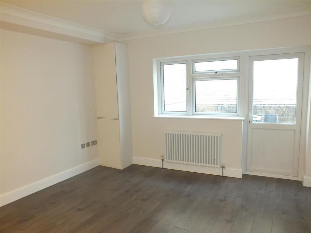 Living room 2.jpg
