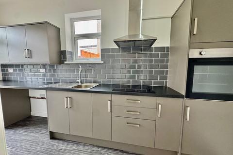 2 bedroom semi-detached house to rent, Craiglas Crescent, Cefn Fforest, NP12