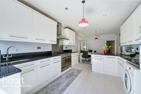6 bedroom end of terrace house for sale, Chelmsford Road, South Woodford