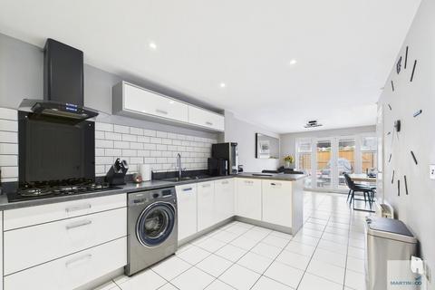 3 bedroom townhouse for sale, Dexters Grove, Hucknall