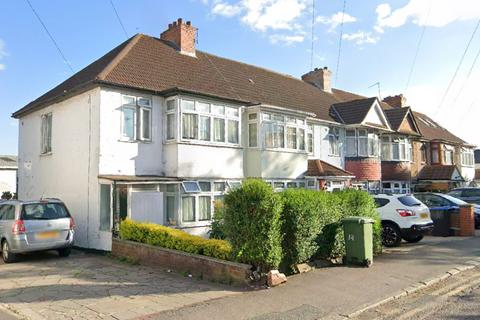 4 bedroom semi-detached house to rent, Woodside End, Wembley