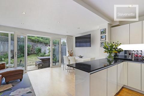 4 bedroom end of terrace house for sale, Mowbray Close, Epping