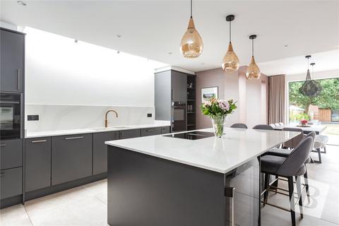 4 bedroom detached house for sale, Fanton Chase, Wickford, Essex, SS11