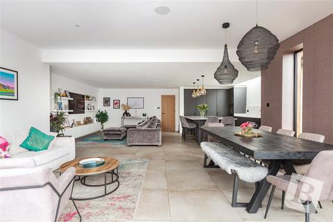 4 bedroom detached house for sale, Fanton Chase, Wickford, Essex, SS11