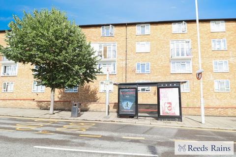 2 bedroom apartment to rent, Whalebone Lane South, Romford RM6