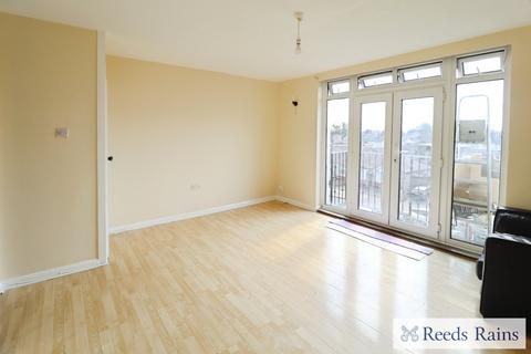 2 bedroom apartment to rent, Whalebone Lane South, Romford RM6