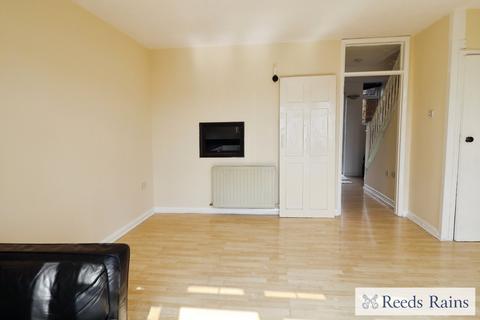 2 bedroom apartment to rent, Whalebone Lane South, Romford RM6