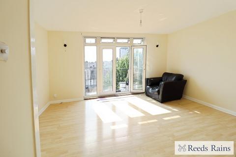 2 bedroom apartment to rent, Whalebone Lane South, Romford RM6