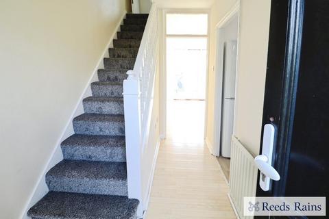 2 bedroom apartment to rent, Whalebone Lane South, Romford RM6