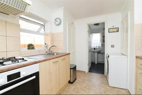 4 bedroom terraced house to rent, St. Albans Avenue, London E6