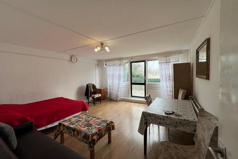 3 bedroom maisonette for sale, Willan Road, London N17