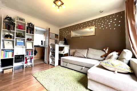 8 Truesdale Road, London, E6 5PT