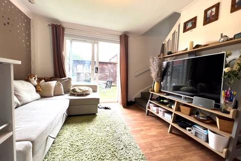 8 Truesdale Road, London, E6 5PT