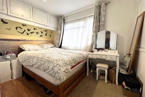8 Truesdale Road, London, E6 5PT