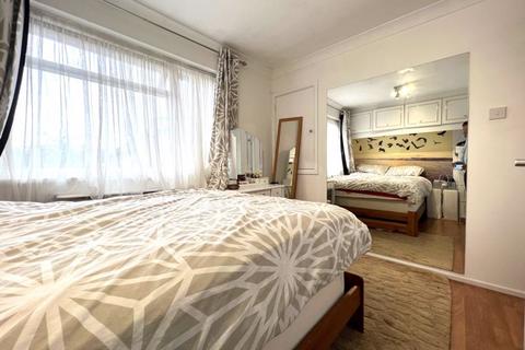 8 Truesdale Road, London, E6 5PT
