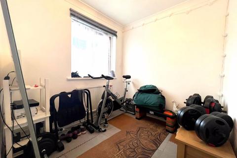 8 Truesdale Road, London, E6 5PT