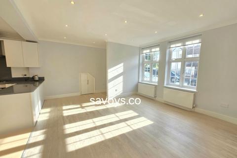 3 bedroom flat to rent, Ashbourne Avenue, London