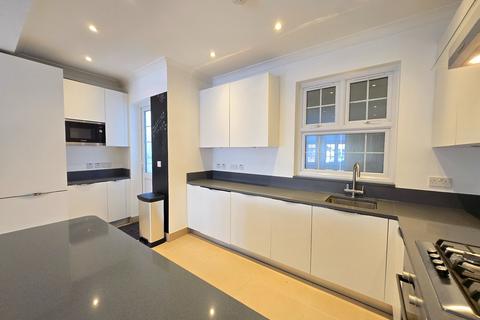 3 bedroom flat to rent, Ashbourne Avenue, London