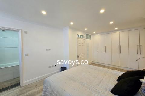 3 bedroom flat to rent, Ashbourne Avenue, London