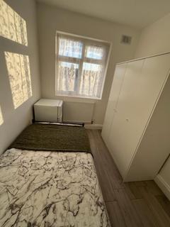 7 bedroom flat share to rent, Cairnfield Avenue
