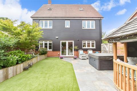 5 bedroom detached house for sale, Wisteria Drive, Crawley, West Sussex