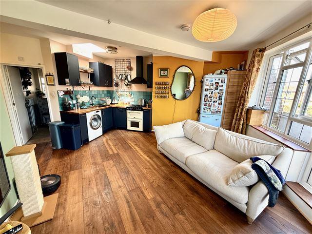 Lounge/Kitchen
