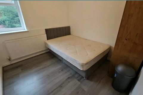 1 bedroom in a house share to rent, Hathersage Road, Manchester M13