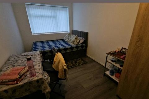 1 bedroom in a house share to rent, Hathersage Road, Manchester M13