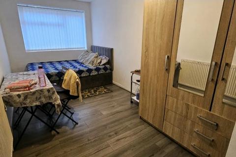 1 bedroom in a house share to rent, Hathersage Road, Manchester M13