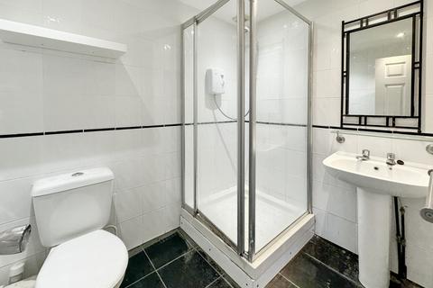 1 bedroom in a house share to rent, Cathedral Road, Cardiff, CF11