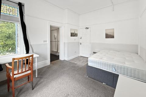 1 bedroom in a house share to rent, Cathedral Road, Cardiff, CF11