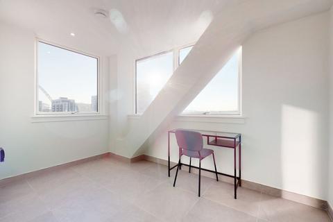 3 bedroom flat to rent, Olympic Way