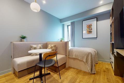 Studio to rent, First Way
