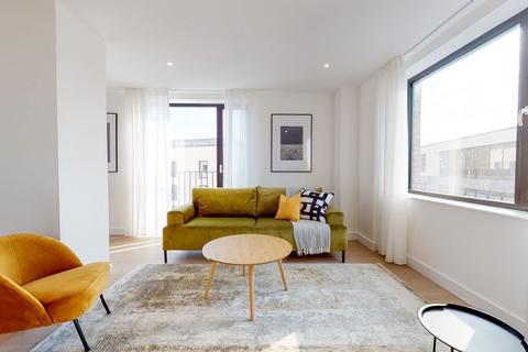 3 bedroom flat to rent, Cremer Street