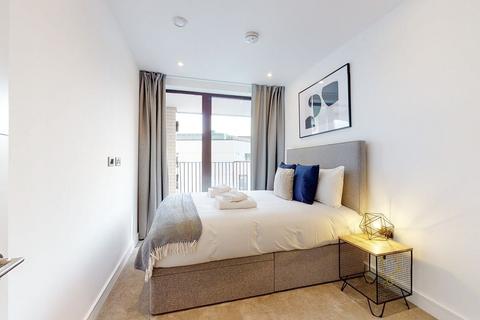 3 bedroom flat to rent, Cremer Street