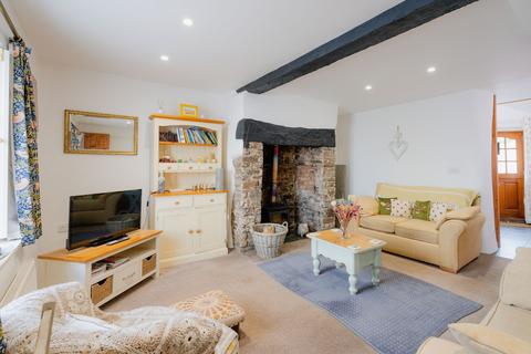 Higher Primrose Cottage Castle Street, Winkleigh, EX19 8HU