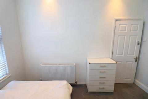 5 bedroom flat share to rent, Dawes Road